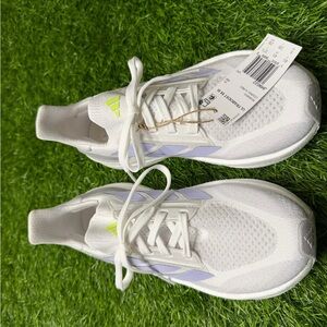 Adidas Ultraboost 5x Womens 6 Running Shoes Athletic Sneakers